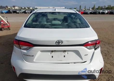 2021 Toyota Corolla Le z USA, uszkodzony, nr VIN 5YFEPMAE5MP242796